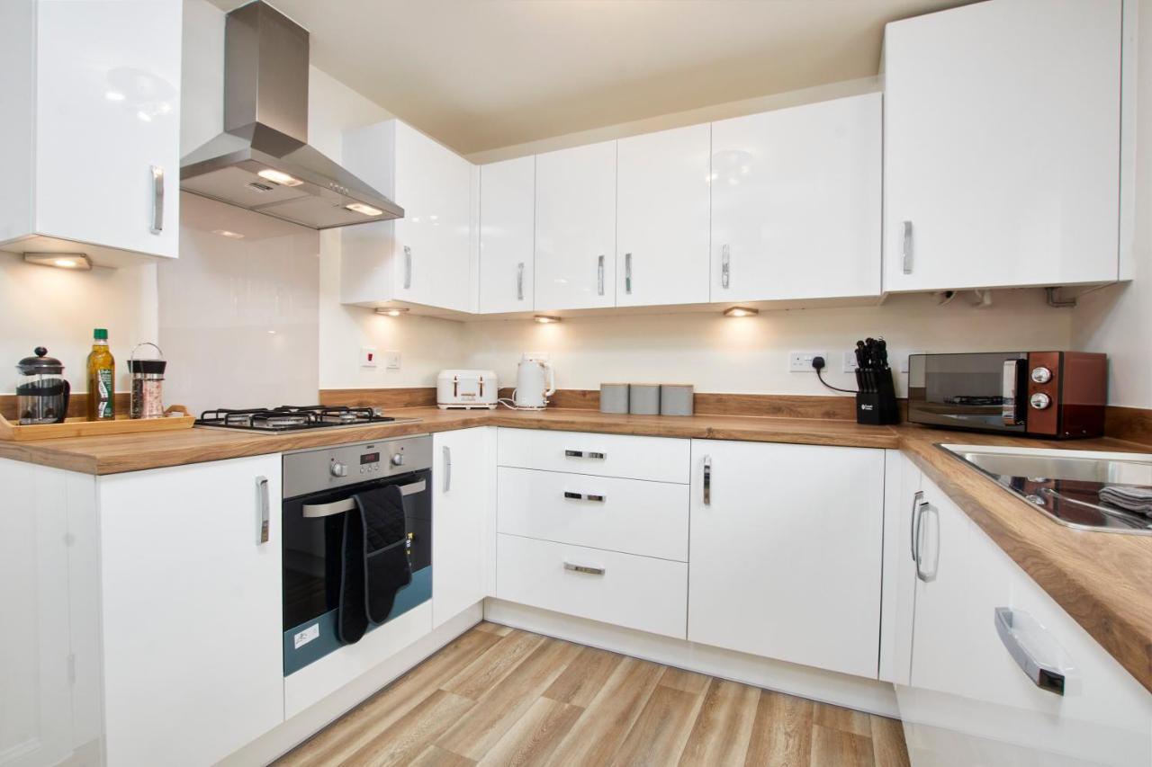 Superb 3Br House In Coventry Sleeps 9 W/Parking Villa Luaran gambar
