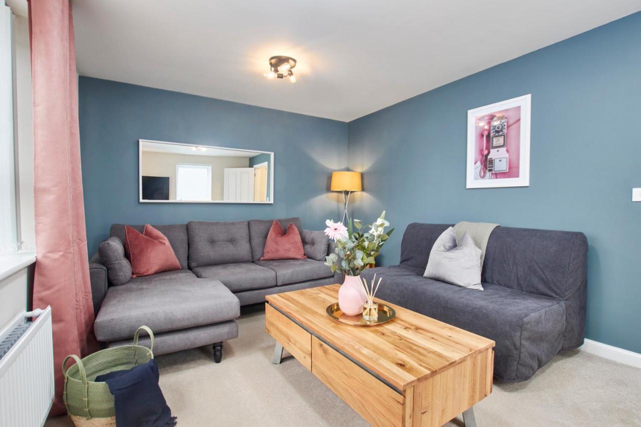 Superb 3Br House In Coventry Sleeps 9 W/Parking Villa Luaran gambar