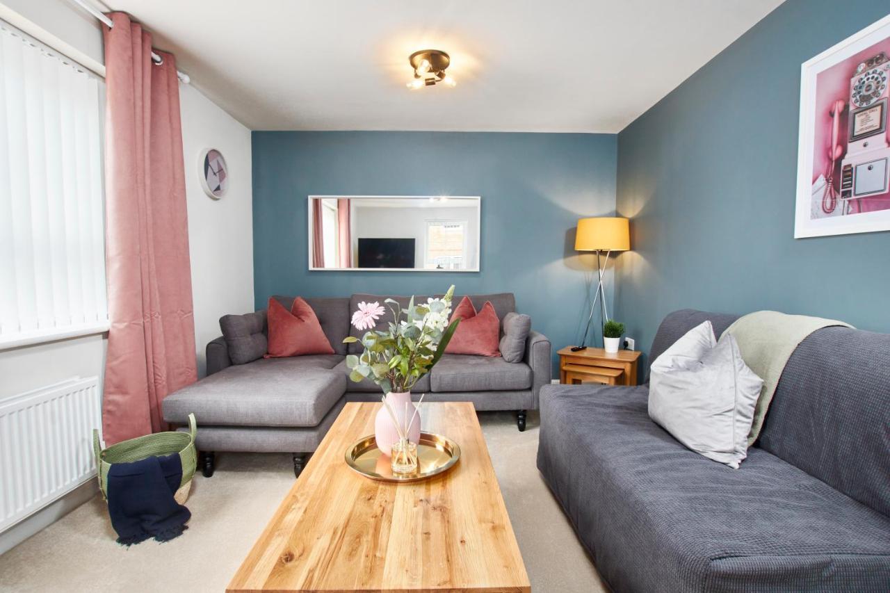 Superb 3Br House In Coventry Sleeps 9 W/Parking Villa Luaran gambar