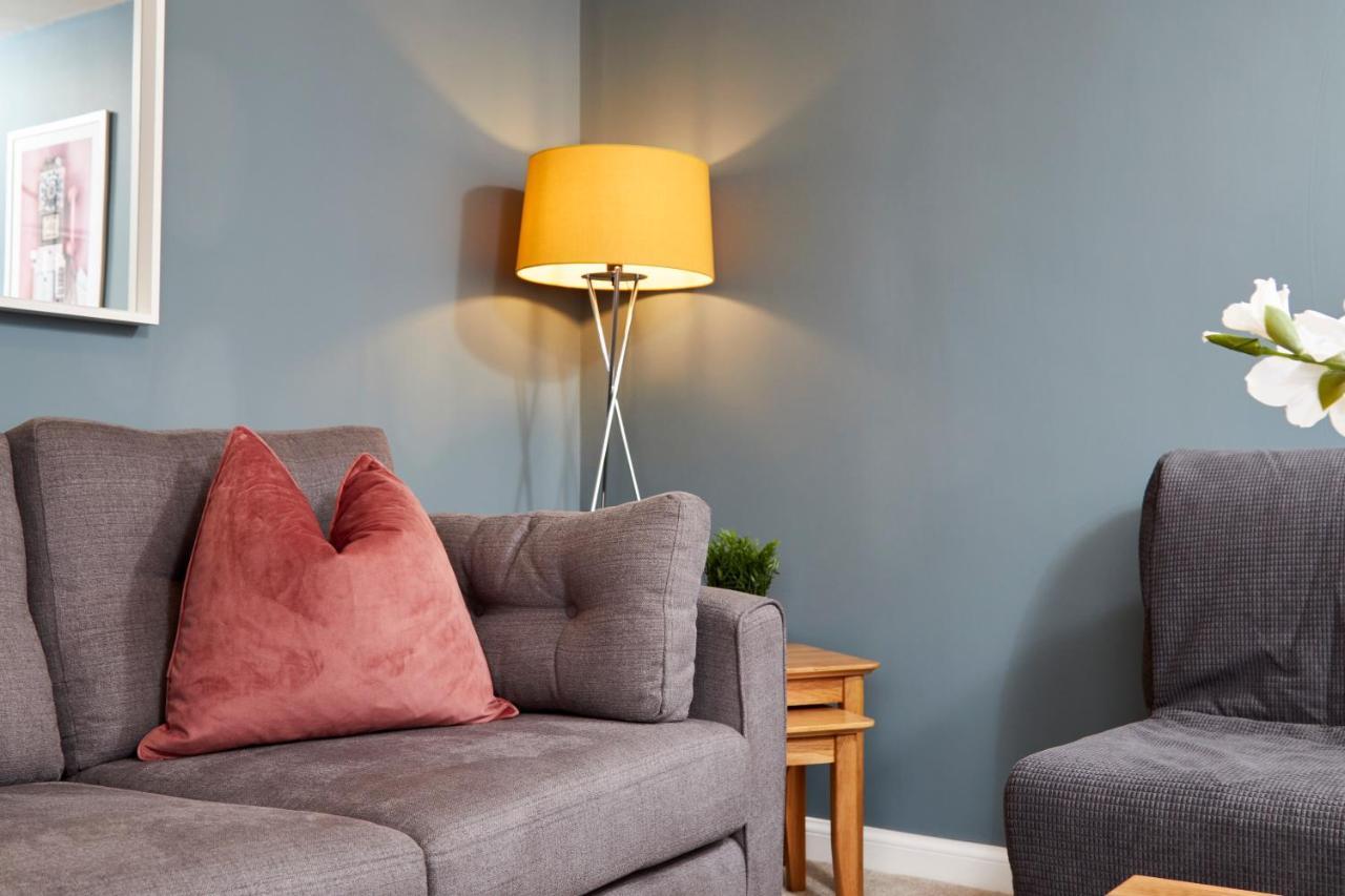 Superb 3Br House In Coventry Sleeps 9 W/Parking Villa Luaran gambar